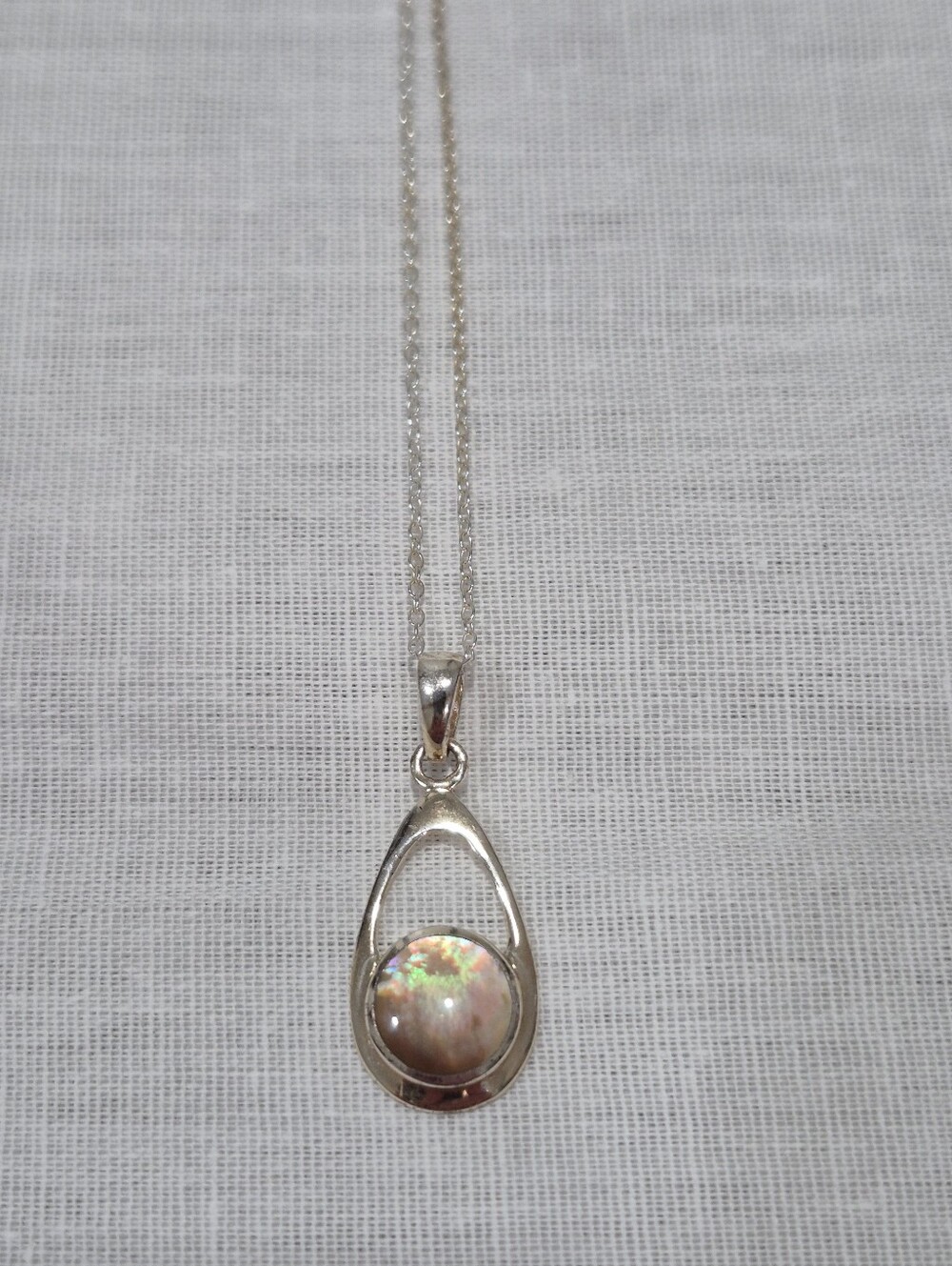 925 Sterling Rainbow Moonstone Pendant And Sterling Chain